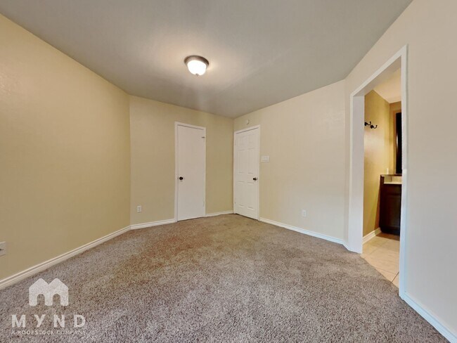 Building Photo - 9716 Meadowheath Dr