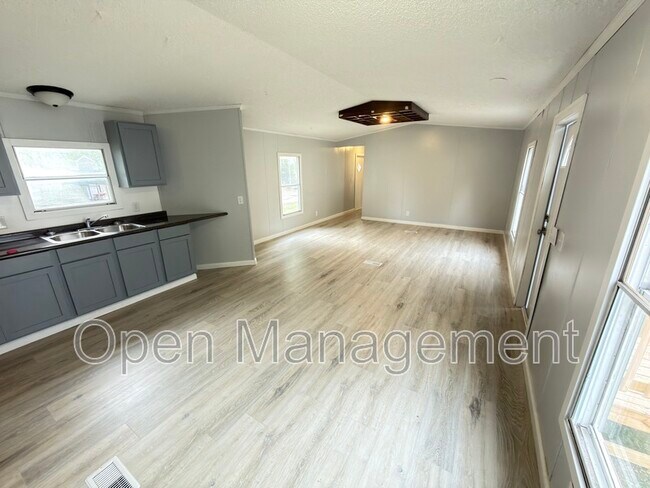 Building Photo - 2710 N Farm Rd 137
