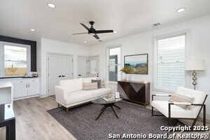 Building Photo - 419 N Mesquite St