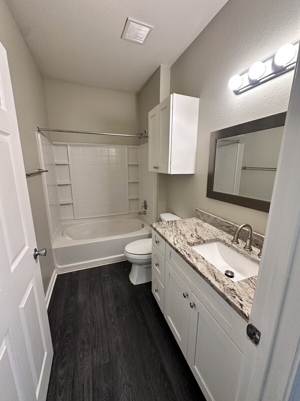 Building Photo - 800 Vista Lake Dr