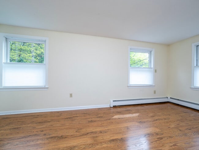 Building Photo - 21 Simpaug Turnpike