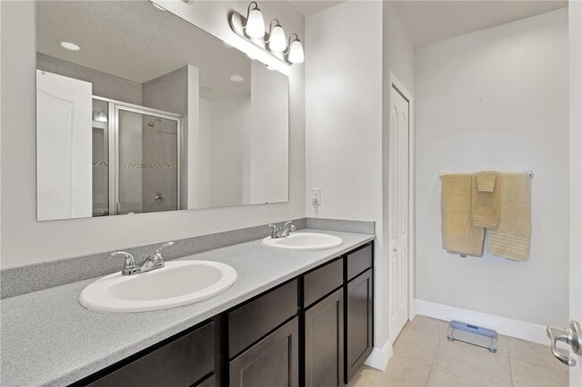 Building Photo - 5992 Spicewood Ln