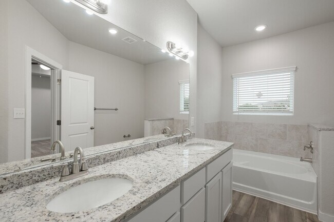 Building Photo - Spacious & Modern 3/3.5 in The Preserve at the Dominion