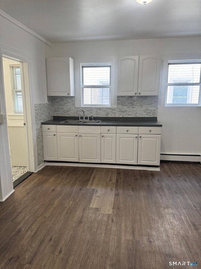 Building Photo - 258 Sheridan St