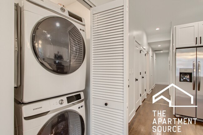 Building Photo - 1452 W Irving Park Rd