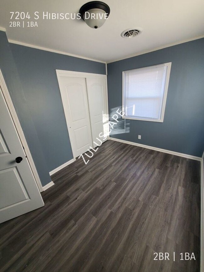 Building Photo - 7204 S Hibiscus Dr