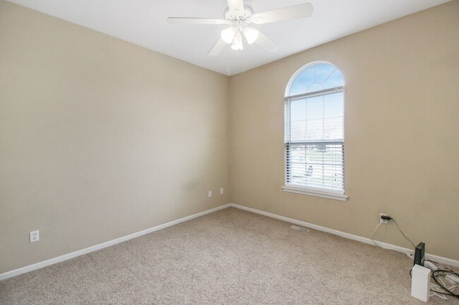 Building Photo - Spacious two-story home in a convenient location