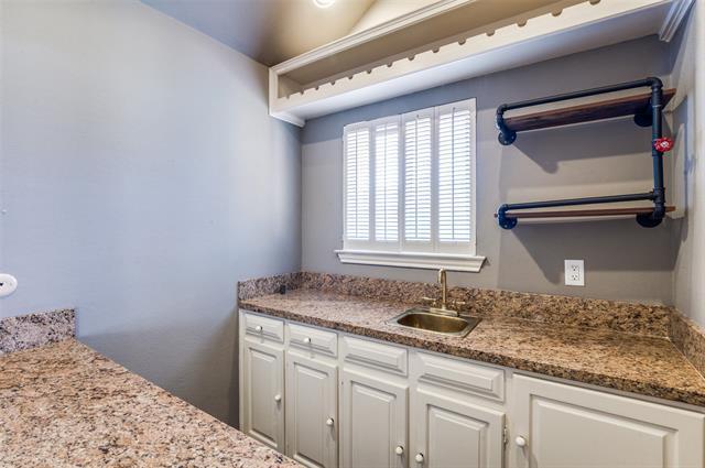 Building Photo - 16020 Chalfont Cir