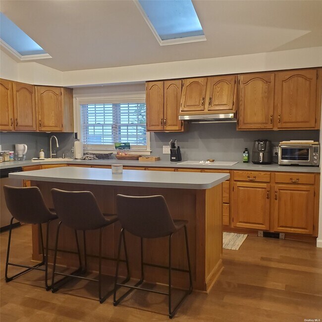 Building Photo - 174 Hegemans Ln