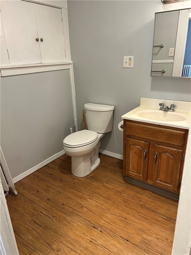 Building Photo - 426 W Clinton St