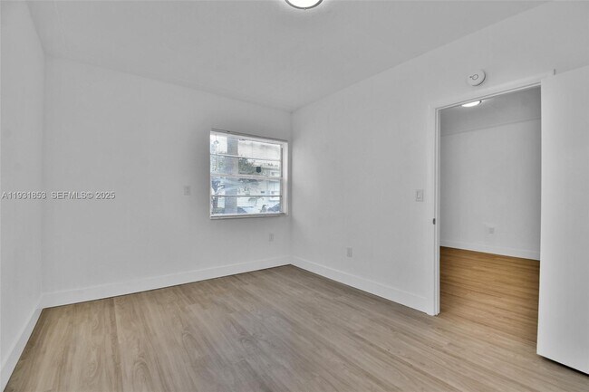 Building Photo - 1900 Calais Dr