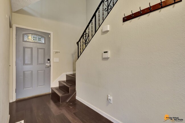 Building Photo - Charming 2-Bedroom Townhouse for Rent in P...