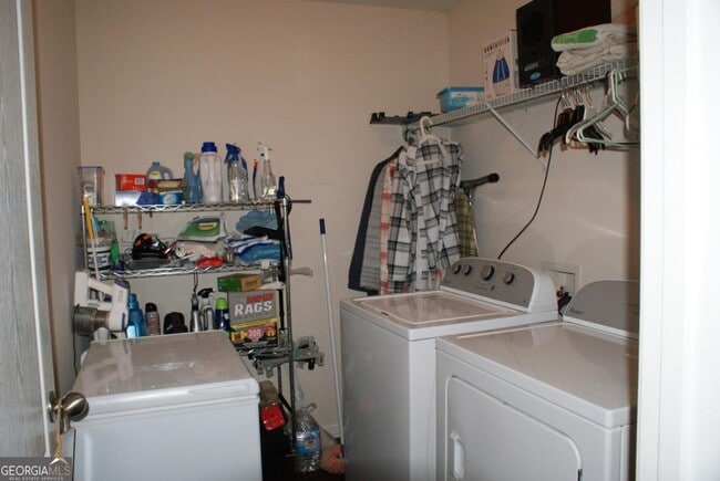 Building Photo - 211 Lucas Way