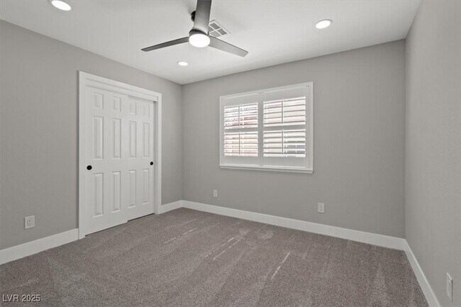 Building Photo - 5005 Cliffrose Dr