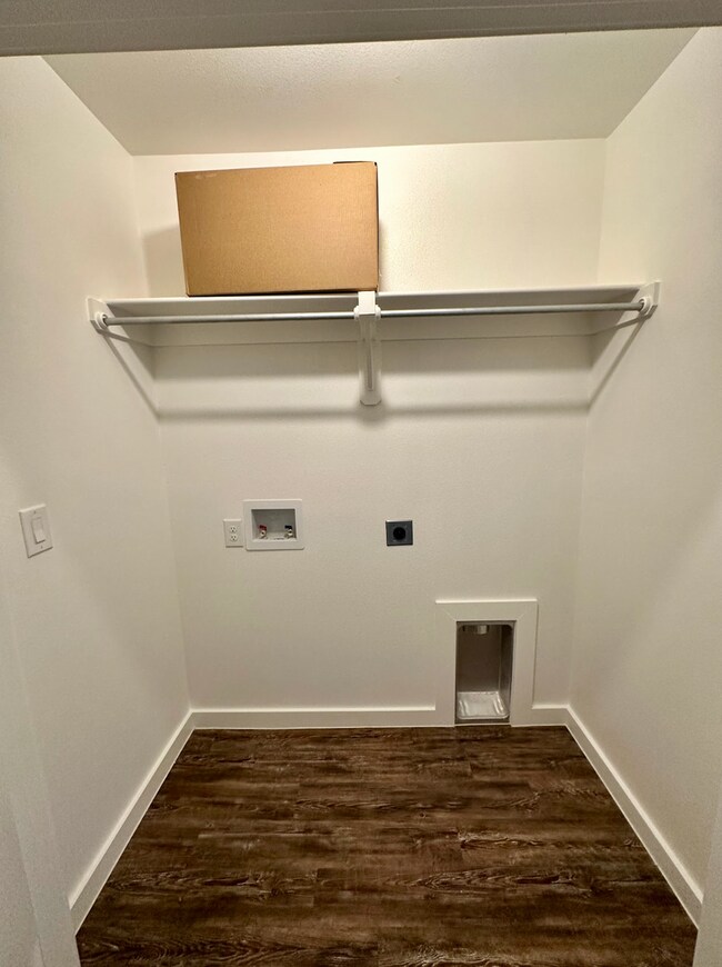 Building Photo - Stylish and Modern 3-Bedroom Duplex for Rent in Desirable Harvest Neighborhood