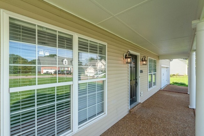 Building Photo - Charming Thompson Station Home in Sought-After Williamson County School District