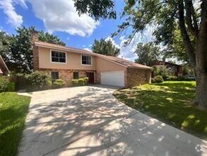 Building Photo - 2110 Hilton Head Dr