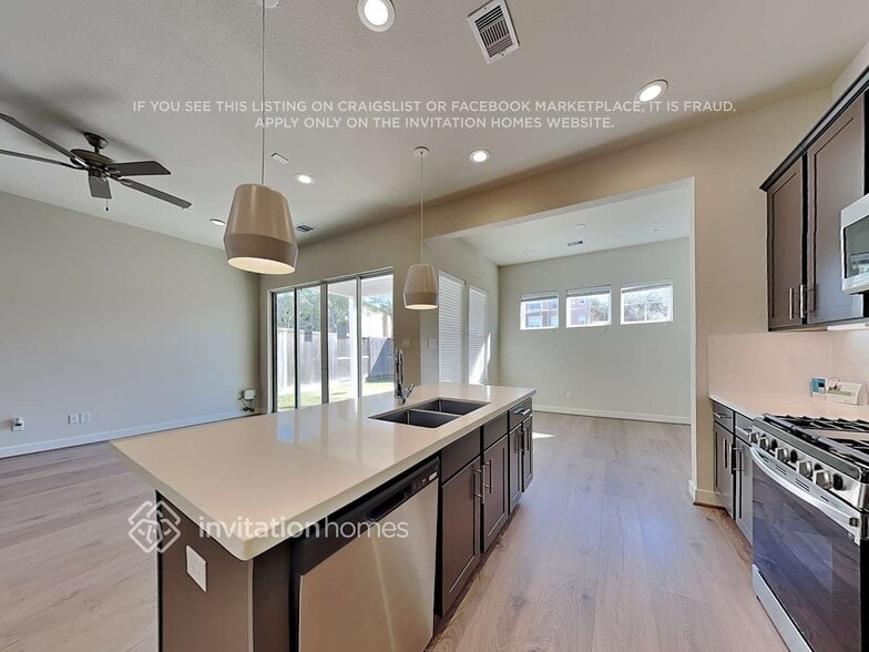 Building Photo - 10450 Executive Lake Dr