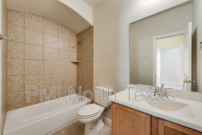 Building Photo - 2404 Sun Creek Dr
