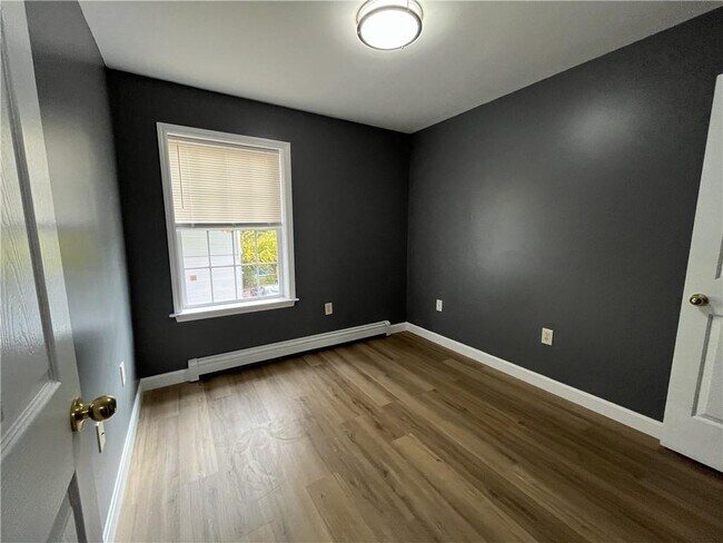 Building Photo - 11 Newcomb St