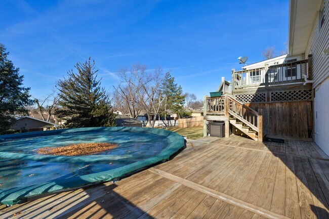 Building Photo - **3 Bedroom with a non-conforming and 2.5 bathrooms in Millard**