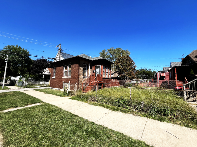 Building Photo - 7356 S Drexel Ave