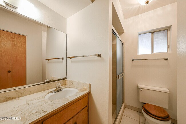 Building Photo - 2324 West Myrtle Ave