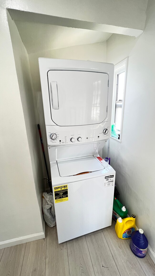 Building Photo - 207 Columbia Pl