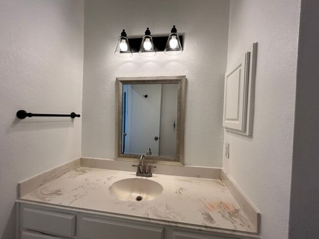 Building Photo - 1007 Dandelion Dr