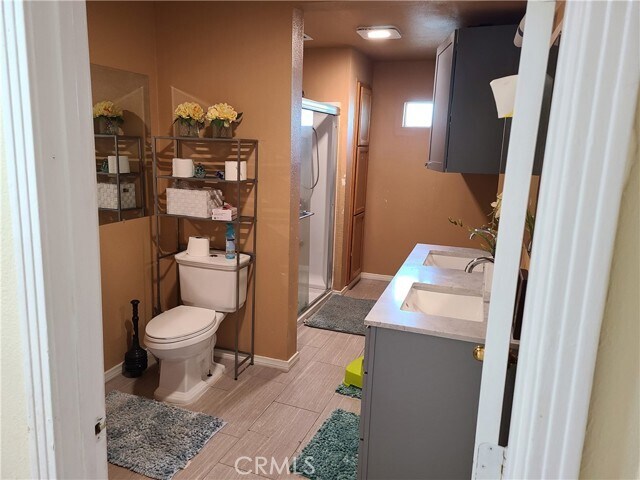 Building Photo - 11685 Holmes Ave