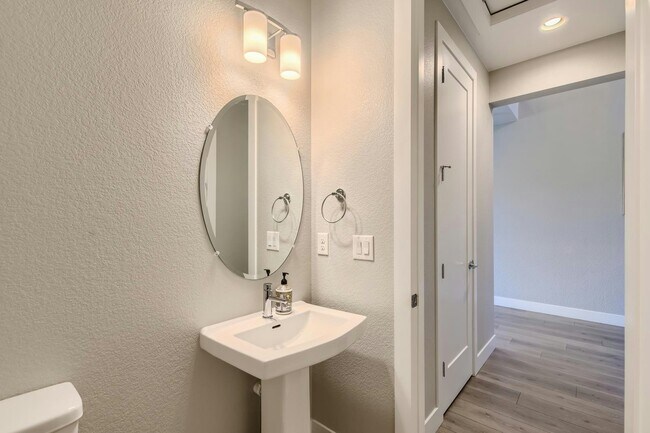 Building Photo - 7183 S Shady Grove Ct
