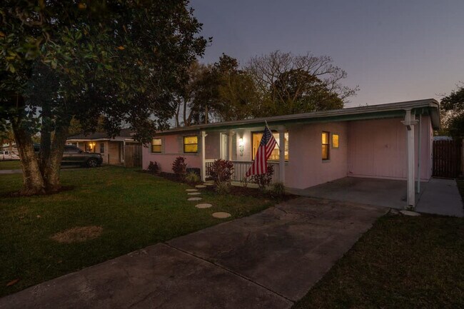 Building Photo - 106 N 17th Ave S
