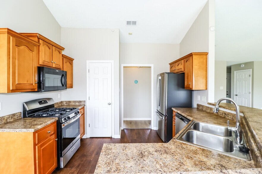 Building Photo - 8416 Berkley Dr