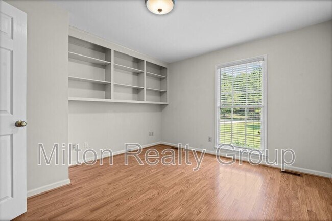 Building Photo - 464 Tirzah Dr