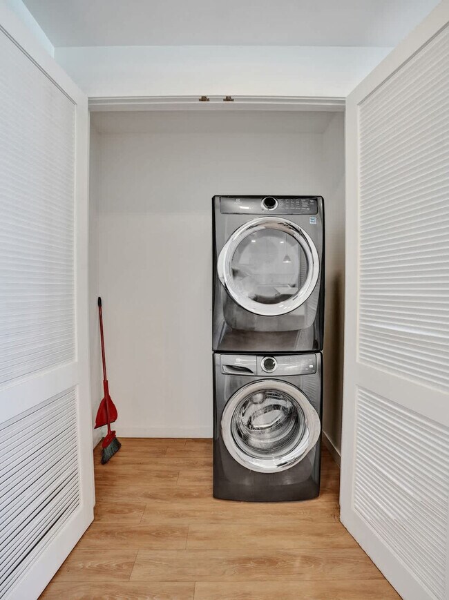 Building Photo - 1220 17th St