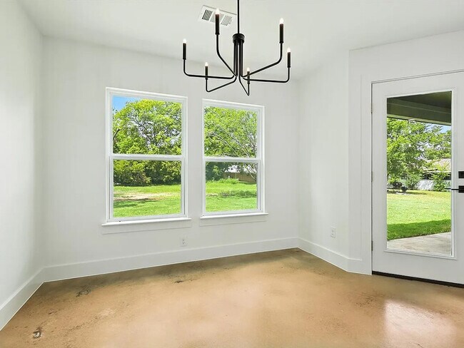 Building Photo - 1004 Branch St