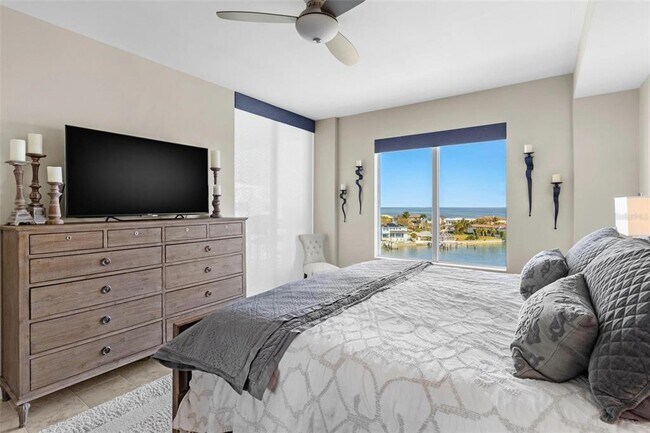 Building Photo - 1325 Snell Isle Blvd NE