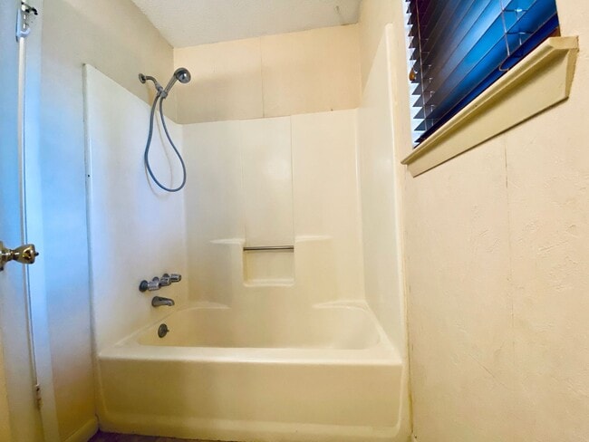 Building Photo - AVAILABLE NOW  [PET FRIENDLY]