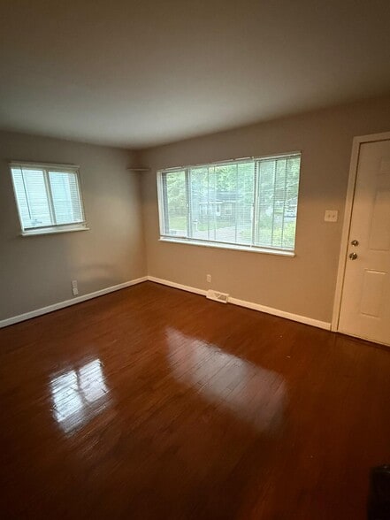 Building Photo - 212 Becker Dr