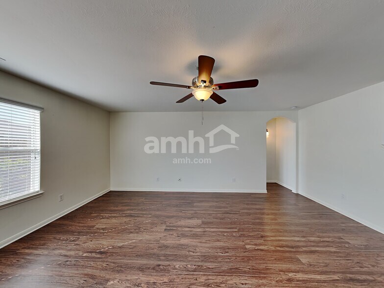 Building Photo - 8339 Loetsch Ridge Way