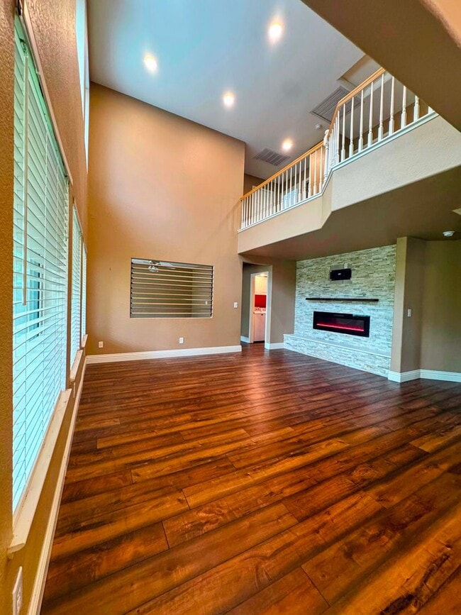 Building Photo - 477 Fisher Cir
