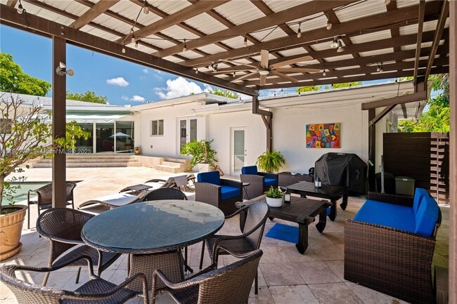 Building Photo - 200 Shore Dr S