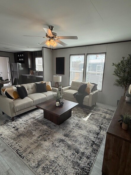 Building Photo - 15930 S Flores Rd