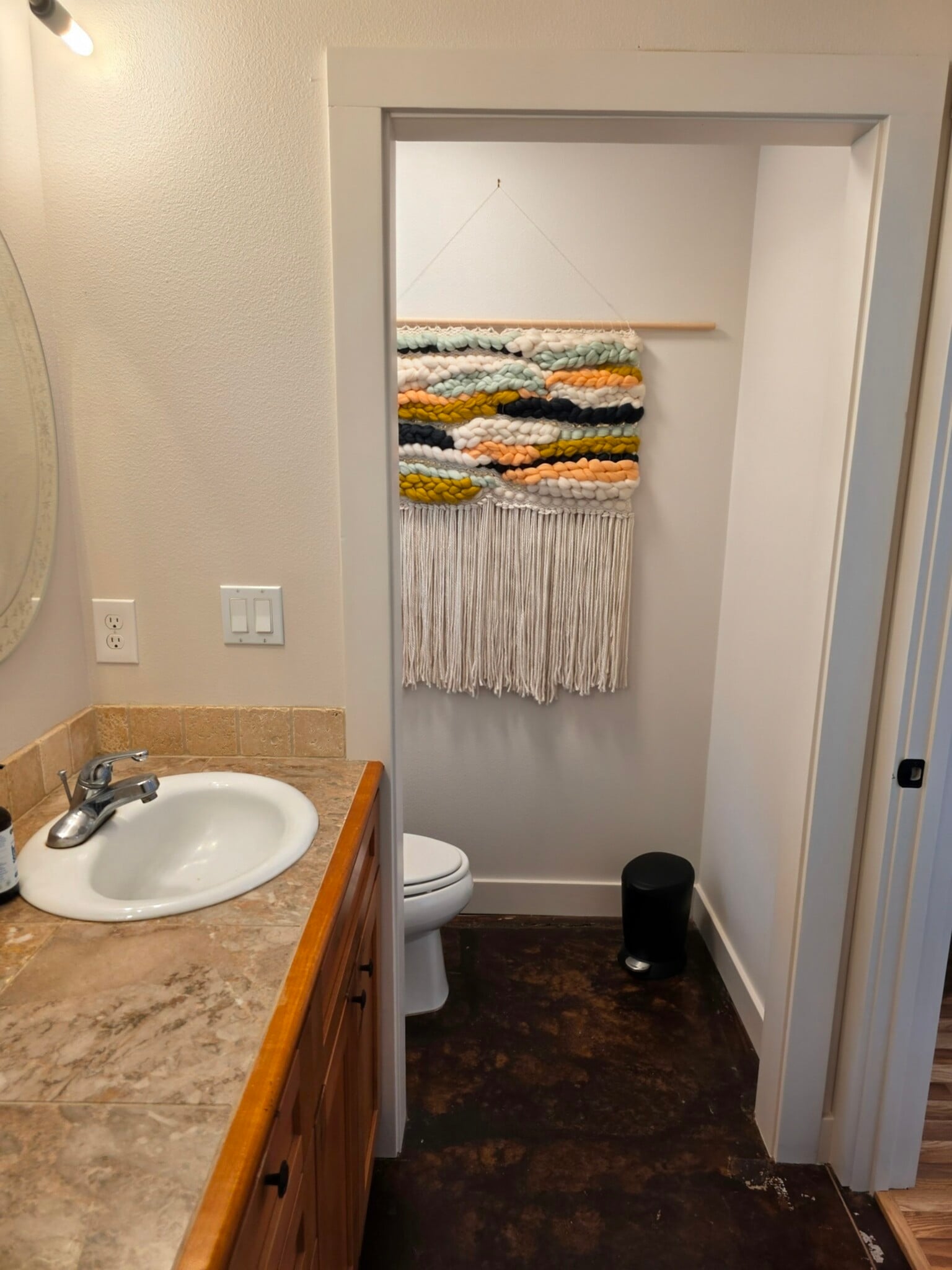 Building Photo - 1059 NW Saginaw Ave