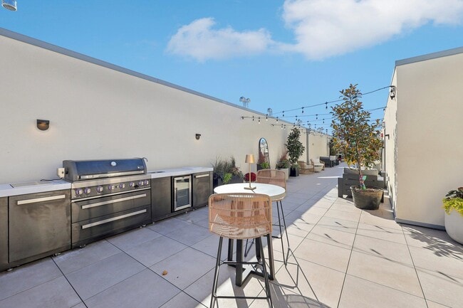 Building Photo - 14 Lincoln Pl