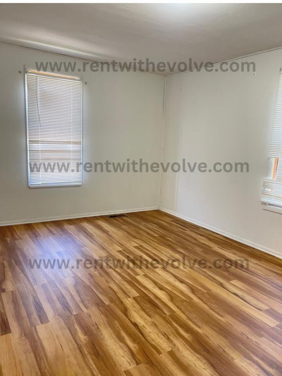 Building Photo - 600 N Residence St