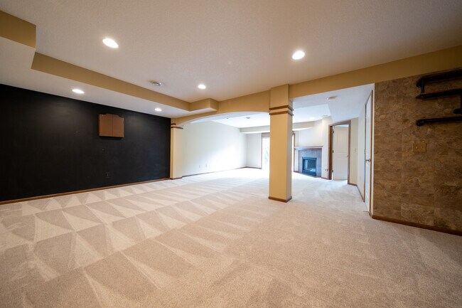 Building Photo - 15515 59th Pl N