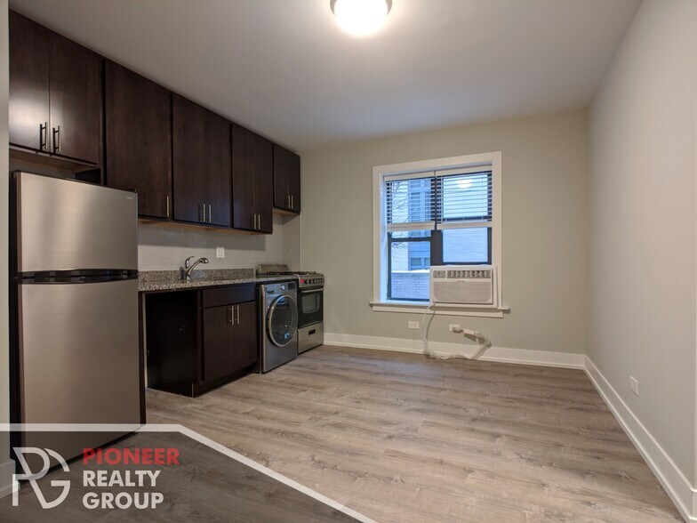 Building Photo - 437 W Belden