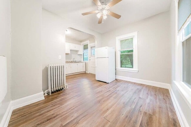 Building Photo - 2020 W 99th St