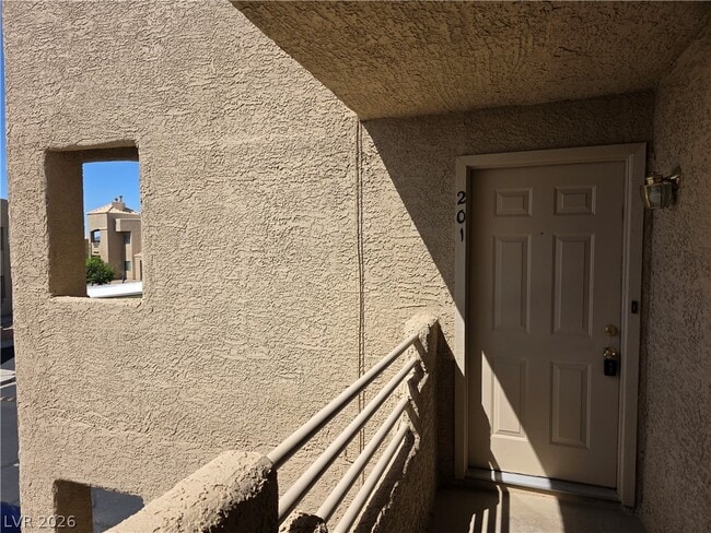 Building Photo - 2200 Highpointe Dr